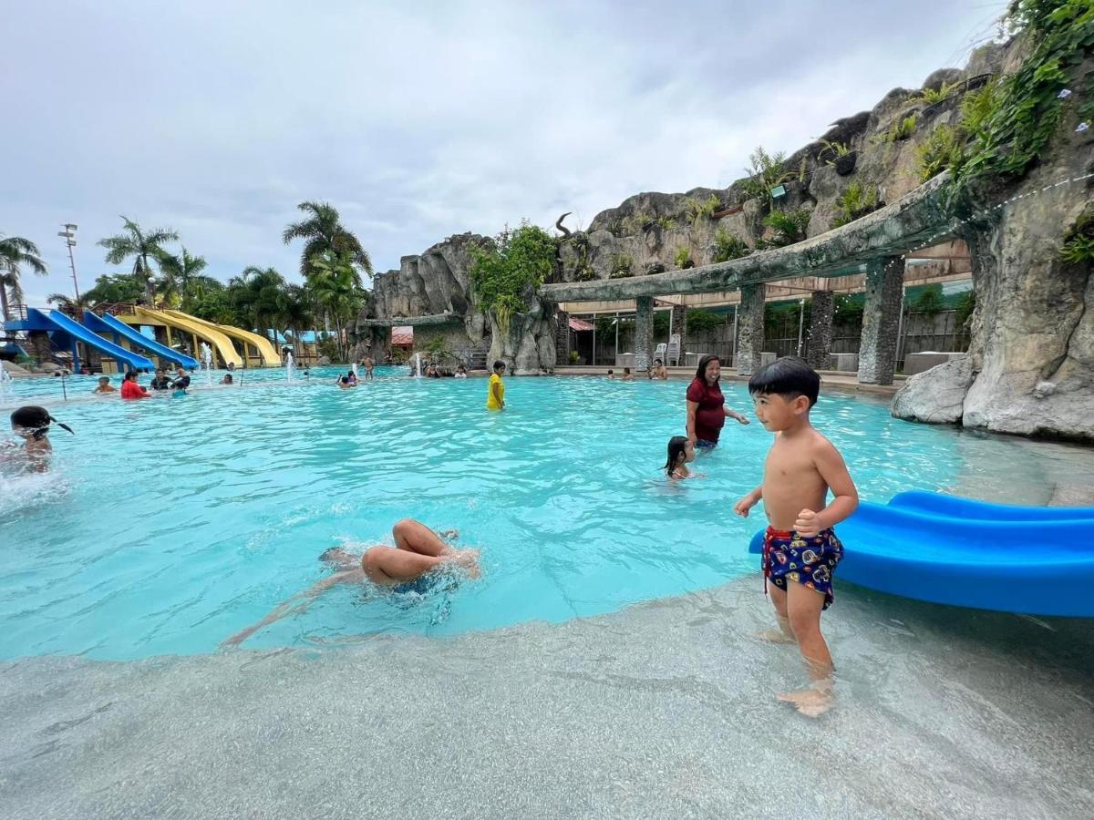 Beach Resorts Walking Distance To The Town House Davao City 외부 사진